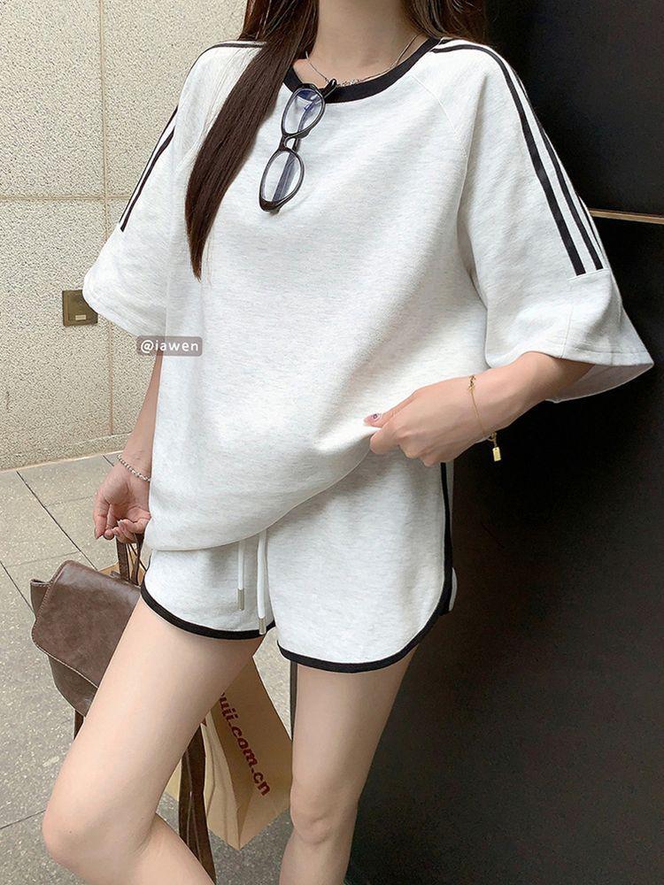 Damen Koreanischer Stil Schlankmachende Sportbekleidung: Rundhalsausschnitt, Kurze Ärmel, Lockere Passform, Sommerliches Freizeit-Zweiteiler-Set mit Shorts