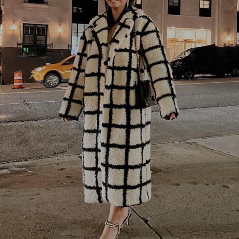 Зимний утолщенный теплый женский плащ большого размера в клетку — фото 5