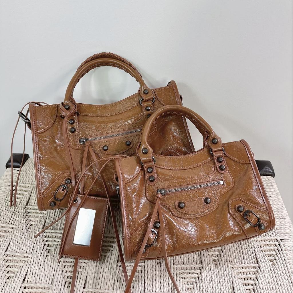 Spice Girl Cool Sa Rivet Cagcle Locomotive Bag Twist Handbag Oil Wax Cowhide Tote Bag Women's Shoulder Armpit Bag