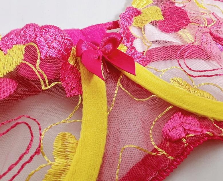 Beautiful Set Of Women's Underwear: Bra, Skirt, Thigh Straps, Thong M
