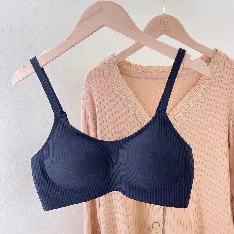 Traceless cotton girls' underwear is soft and cotton without steel ring, comfortable and light, with large breasts and small one-piece bra.