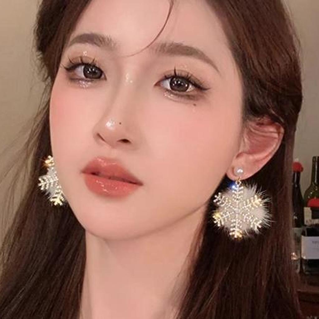 Comfortabe Gold Christmas Snowflake Plush Earrings Easy to Wear Suitable for All Day Use Metal Texture for Festival Joy