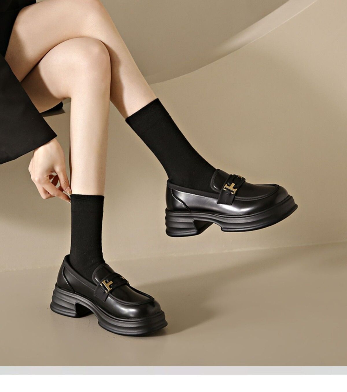 

Женские туфли на платформе в британском стиле, маленькие кожаные туфли 2025 года, новые весенне-осенние, модные, с круглым носком, на одной педали, повседневные мокасины 35