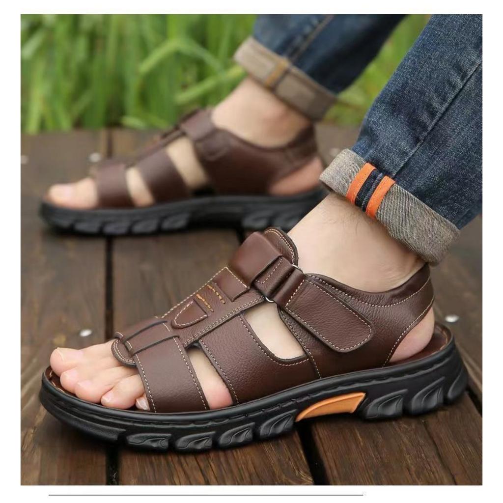 Large Breathable and Versatile Beach Shoes with Thick Soles and Anti Slip Design for Men In Summer. New Casual Sandals for Men with Exposed Toes