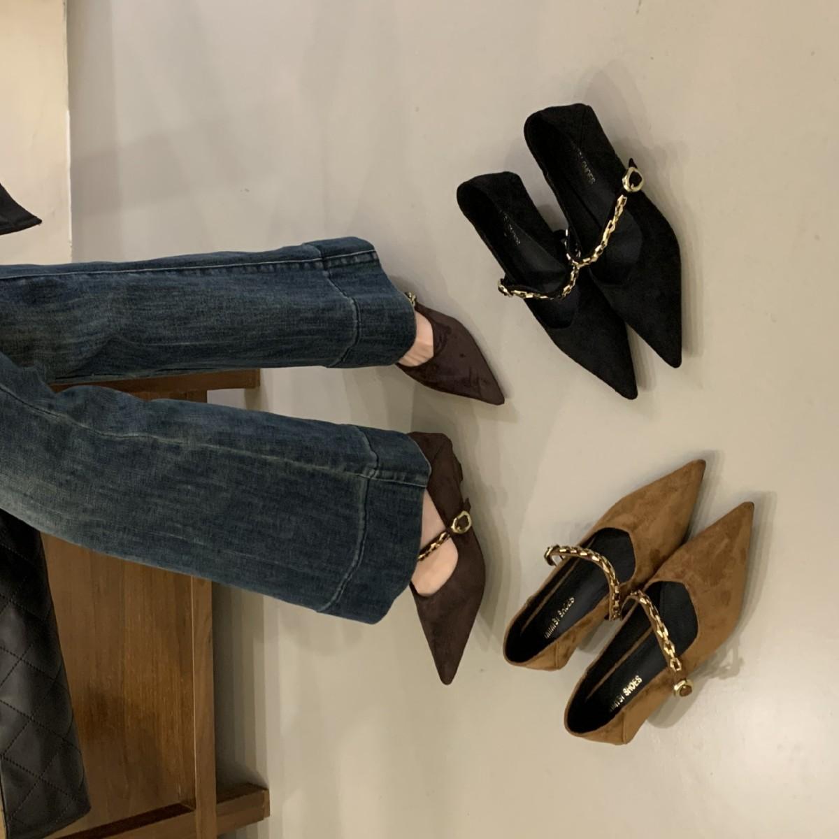 

2025 autumn and winter new soft-soled one-word with light mouth versatile short thick heel light mouth pointed small single shoes 39 светло-коричневого