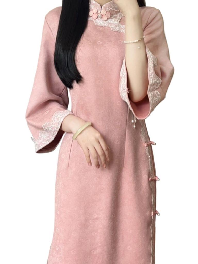 2025 Herbst/Winter Retro Matcha Chenille Cheongsam mit Wildleder-Samt und umgekehrten weiten Ärmeln