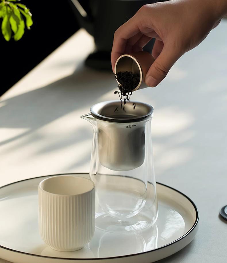 Magnetic Floating Cup with One-Button Tea Water Separator – Press-Type Lazy Person Tea Infuser