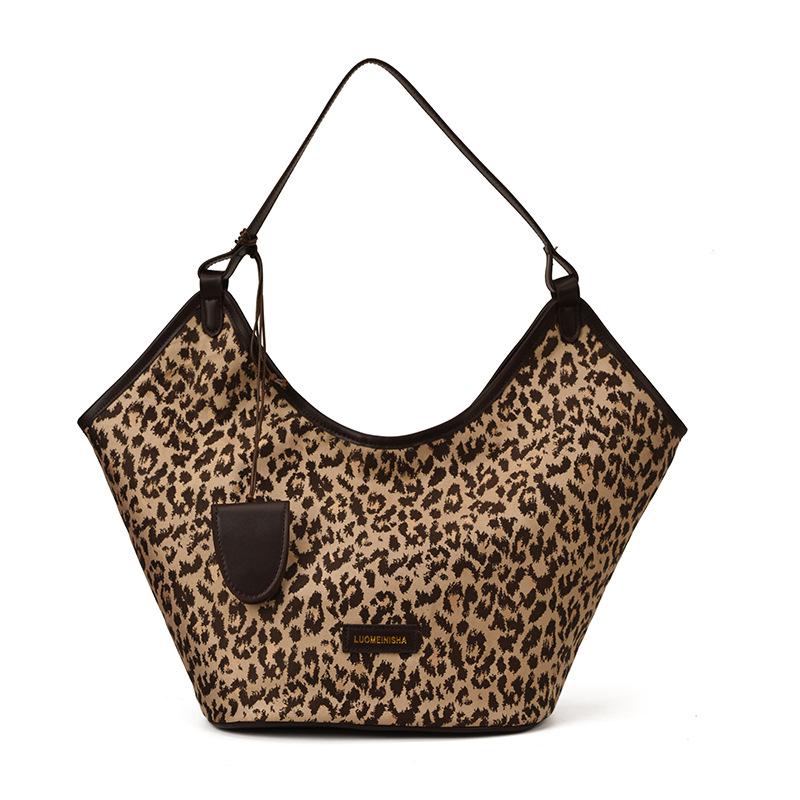 2024 Women's Versatile Leopard Print Large Capacity Crossbody Commuter Shoulder Bag