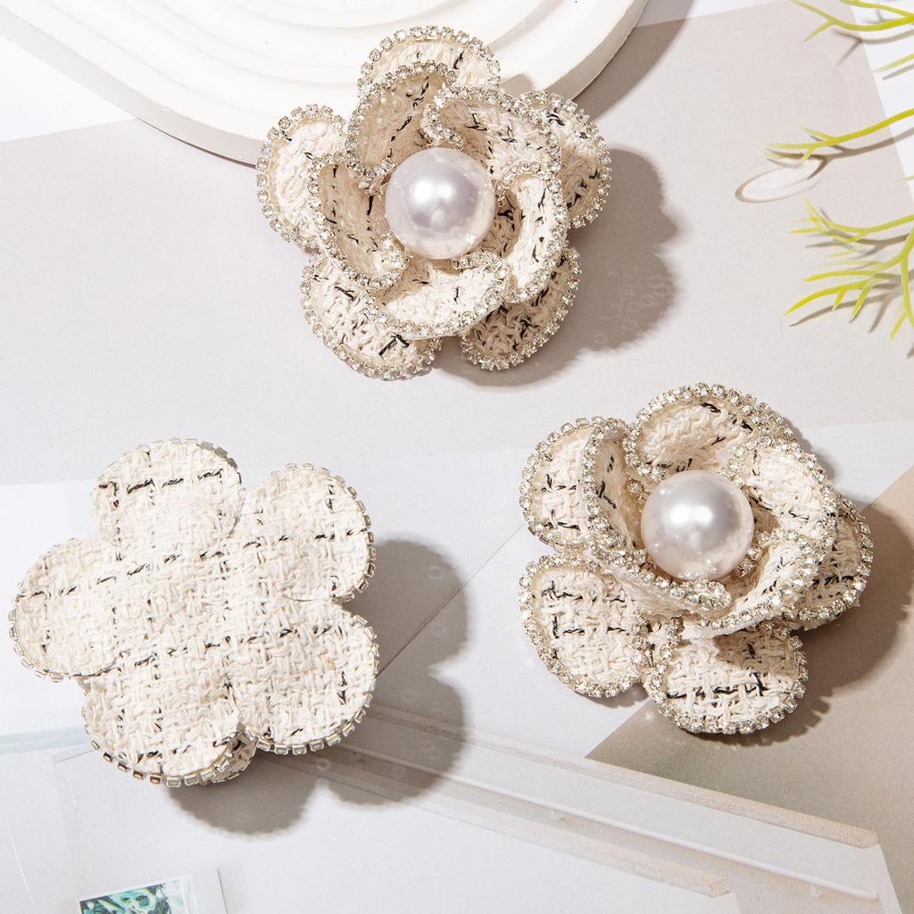 Handmade Korean Camellia Brooch: Elegant Women's Fashion Pin