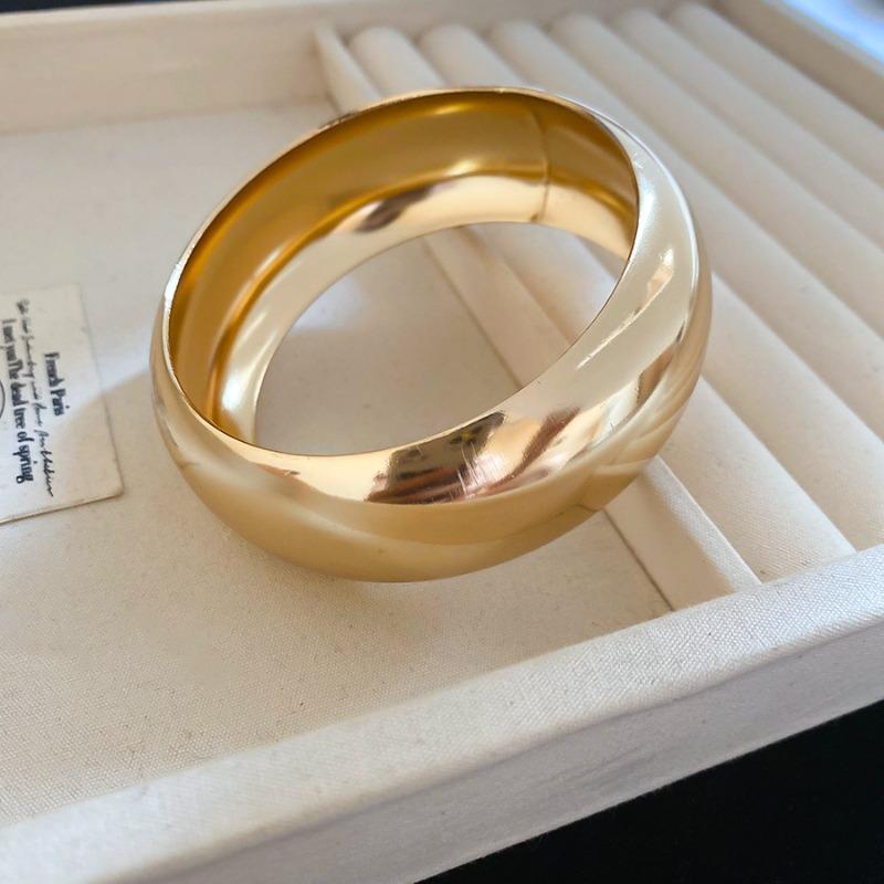 Metal smooth geometric round bracelet Fashion simple bracelet Personality niche design sense jewelry women