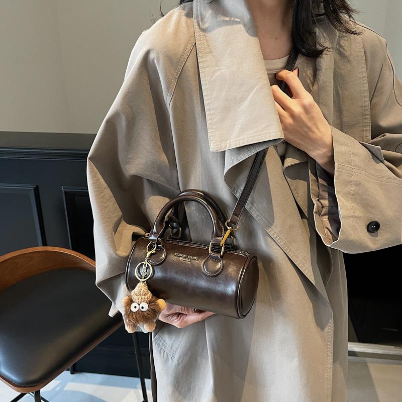 Portable small bag women's 2025 new autumn and winter retro fashion cylinder bag high-end versatile messenger bag