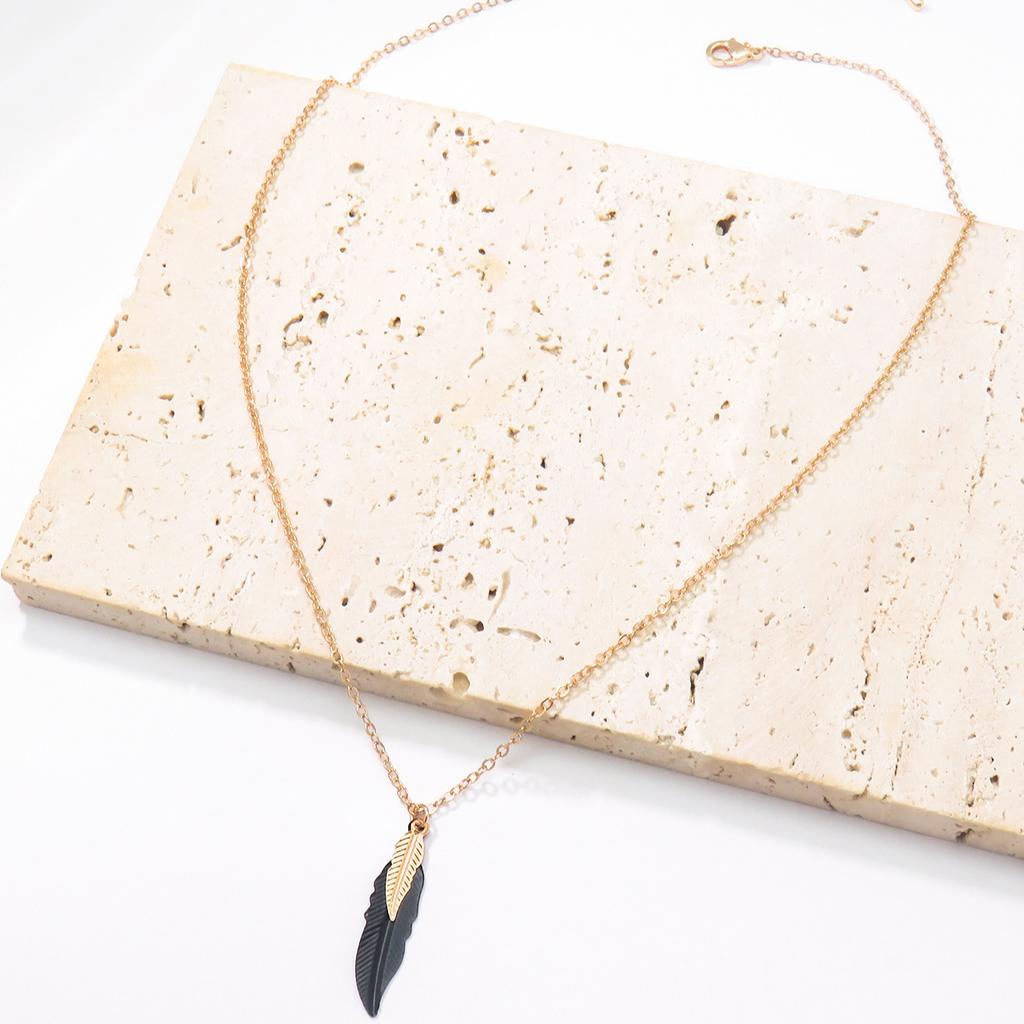 Leaf Feather Necklace Niche Design Light Luxury Clavicle Chain Commuting Simple Versatile Sweater Chain