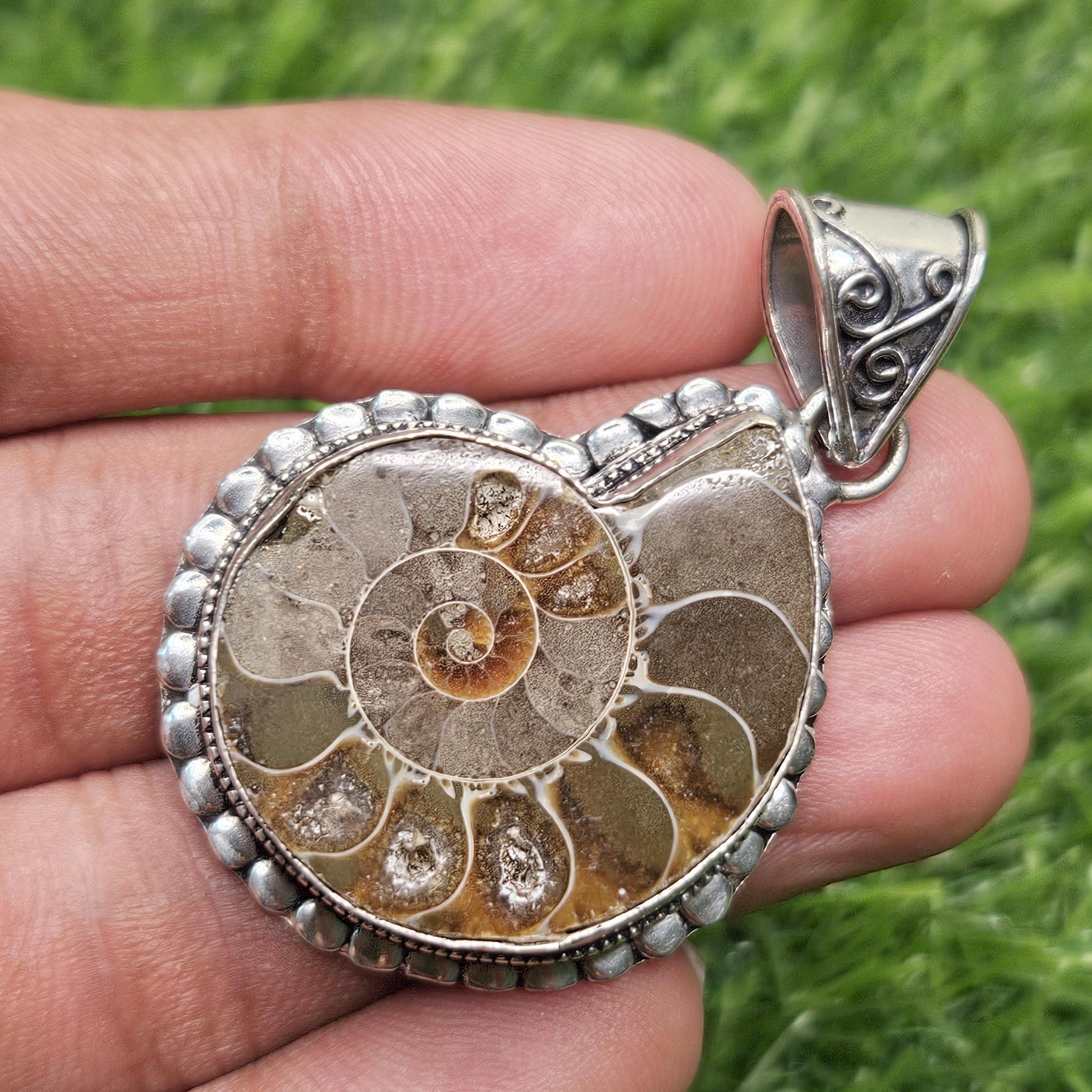 

Подвеска из натурального аммонита из стерлингового серебра 925 пробы Подвеска из ископаемого подарка для нее