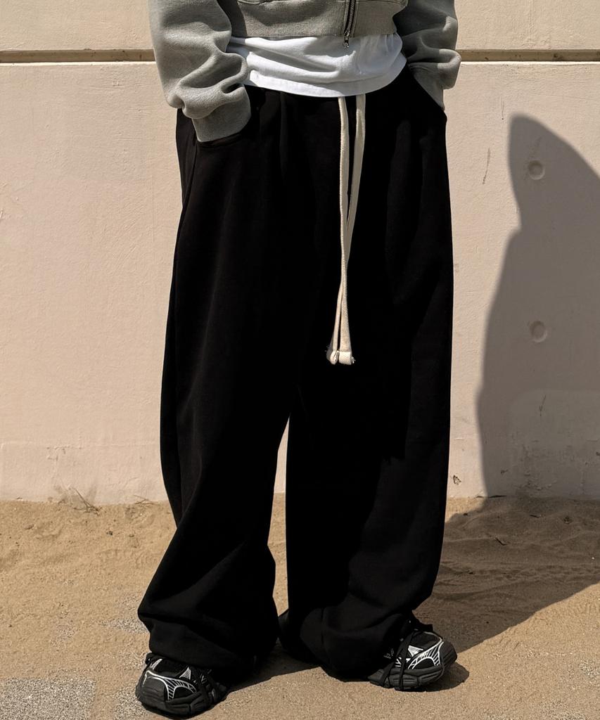 ATTENTIONROW Edition 10. Rope Wide Stopper Training Pants (Black)