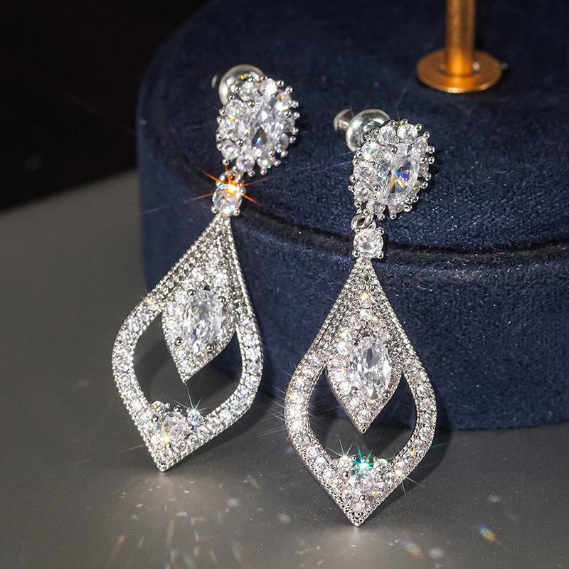 Source European and American court water drop zircon earrings, long earrings full of diamonds, bridal dinner earrings for women