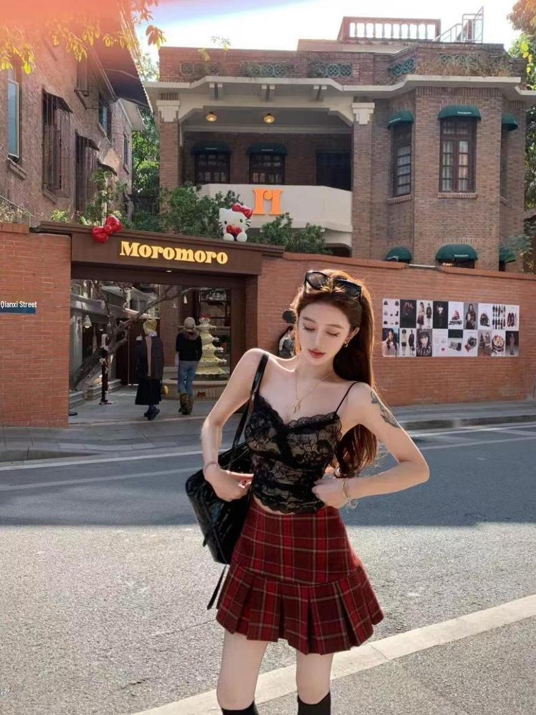 Sexy krajkové tílko v korejském stylu: 2025 Jarní Slim Fit Všestranný Top pro Ženy