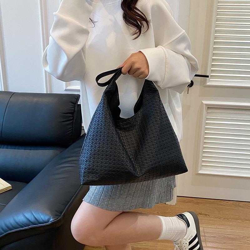 Autumn new personalized fashion trend shoulder tote bag casual niche women's large-capacity bag