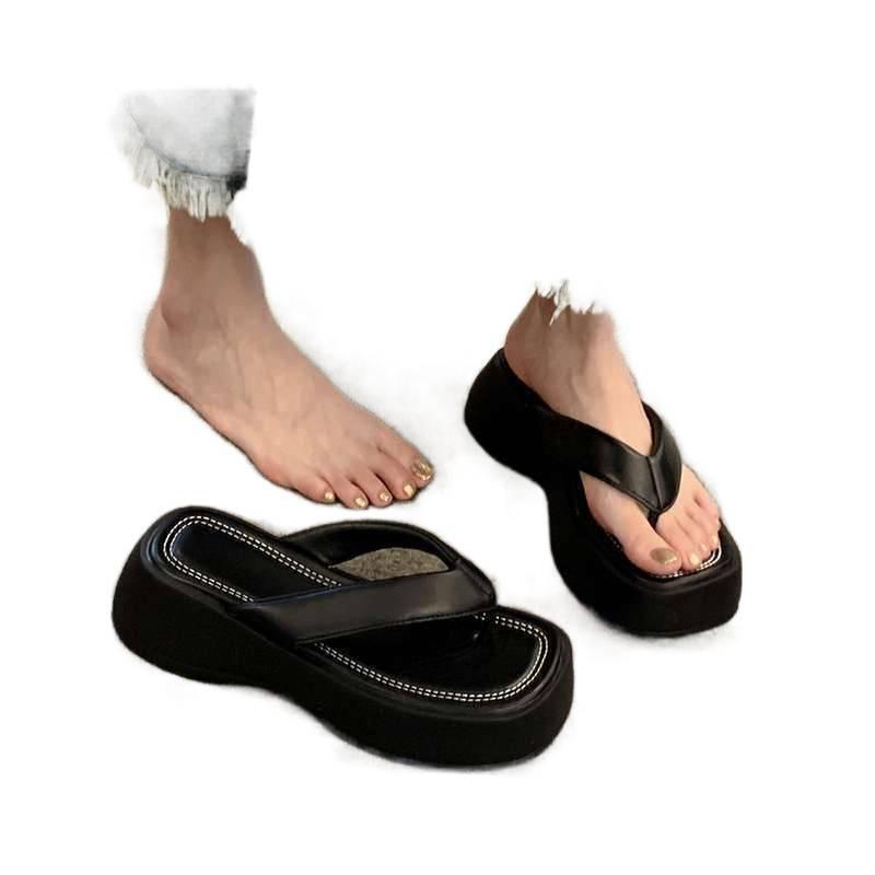 Versatile, Comfortable and Simple Thick-soled Beach Outer Wear Women's Models 2025 Summer New High-popularity Flip-flops Fashion Sandals