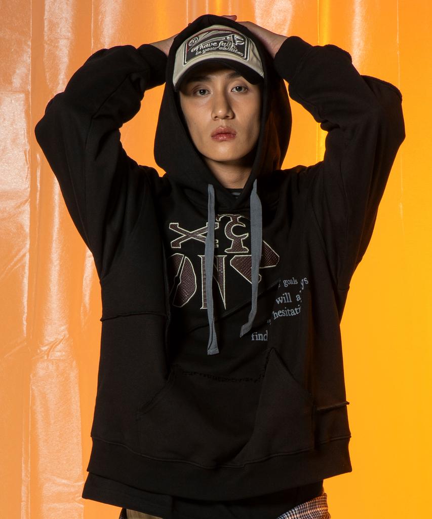 Xtt106 Leather Applique Cotton Hoodie (Black)