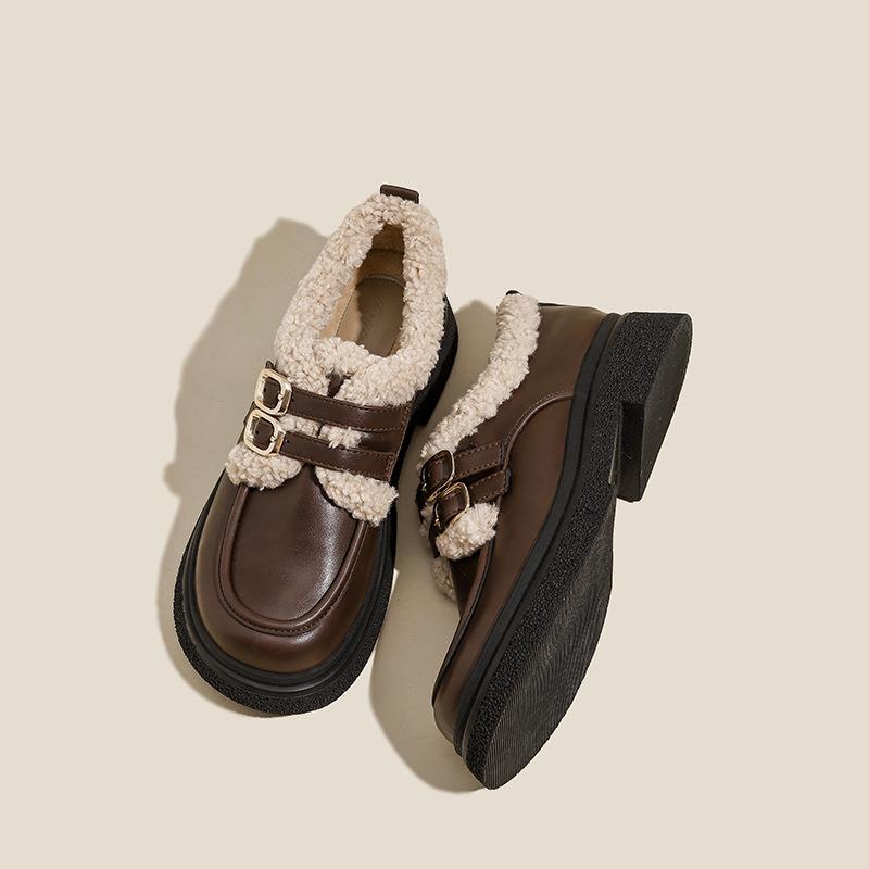 

Черные лоферы женские осенне-зимние новые на толстой подошве бархатные утепленные хлопковые туфли ретро одинарные туфли британский стиль маленькие кожаные туфли 43