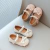 Zapatos de cuero para niñas pequeñas, dulces zapatos planos para fiesta de niñas pequeñas, con perlas y lazo, Mary Janes para niños, de cuero sintético suave y bonito.