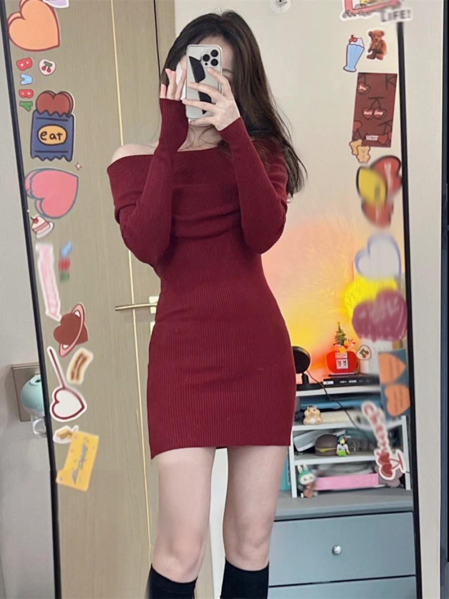 

Black One-Shoulder Long Sleeve Sexy Dress - Slim Fit Autumn/Winter Hip-Hugging Skirt for Women Small красный
