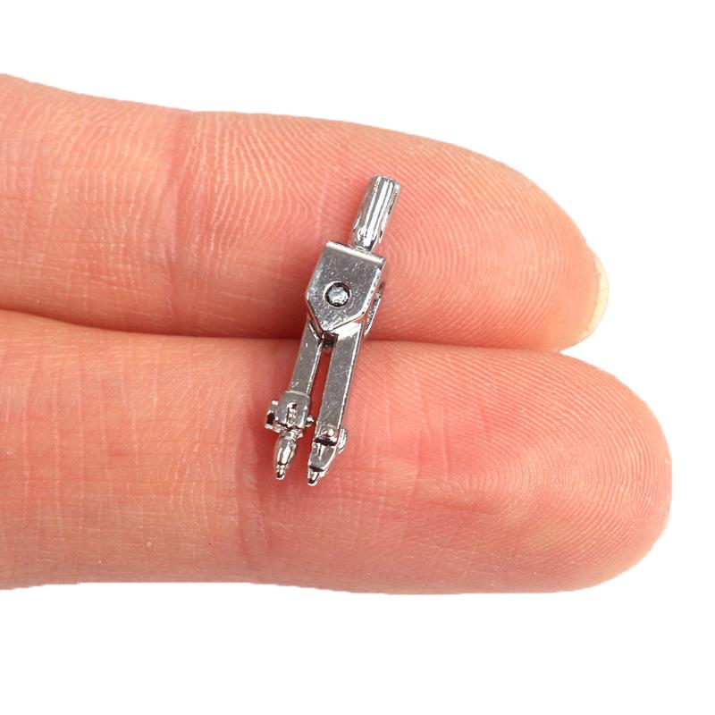 1:Миниатюрный кукольный домик, набор канцелярских принадлежностей в масштабе 1:12, миниатюрный металлический компас (модель для самостоятельного изготовления), украшения для кукольных аксессуаров, игрушка.