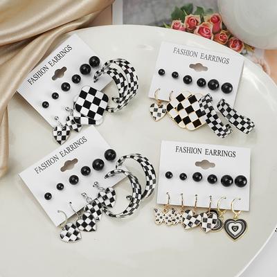 Set di orecchini pendenti vintage a scacchiera geometrica per gioielli da donna con orecchini a forma di cuore in reticolo bianco e nero