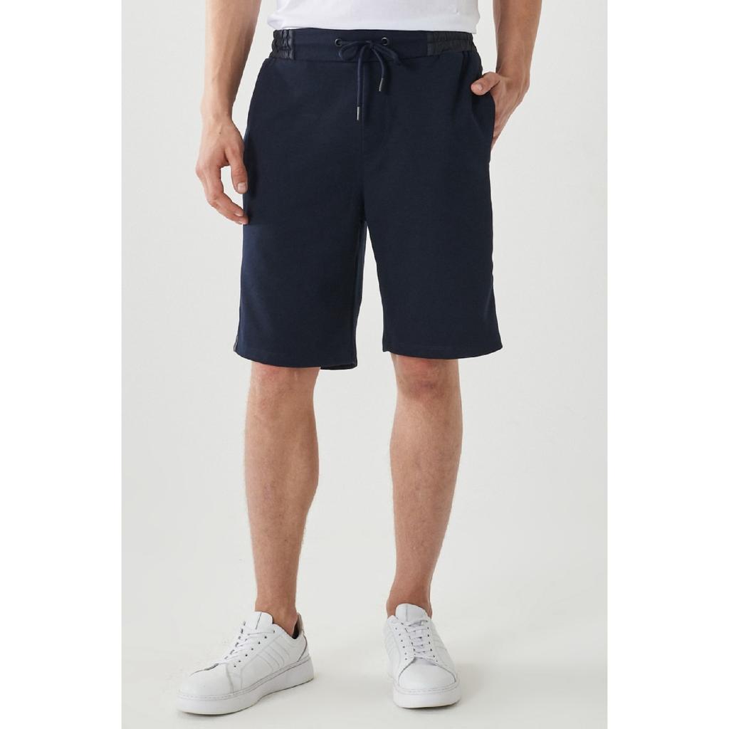 Pánské neformální pletené šortky standardního střihu v námořnické modři