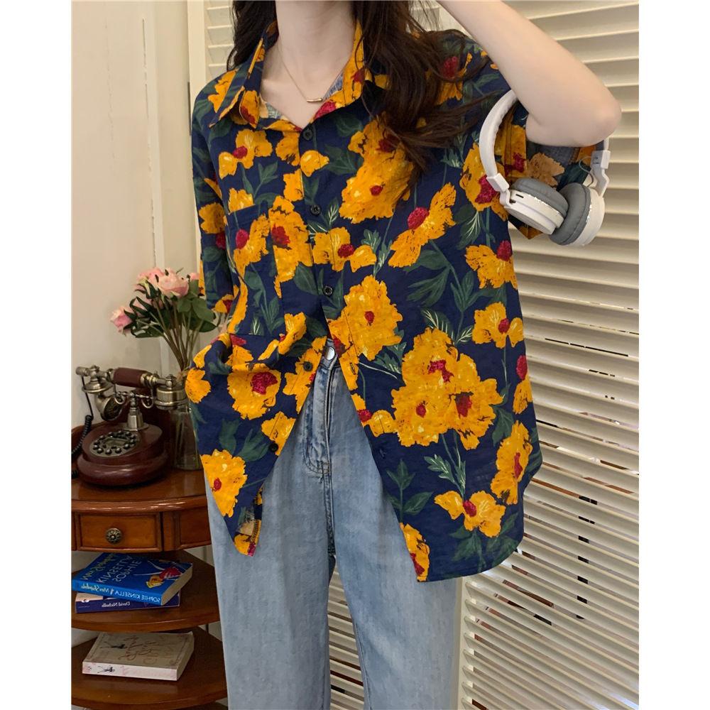 Retro Floral Short Sleeved Shirt for Women's Summer Design, Loose and Unique Chic Top