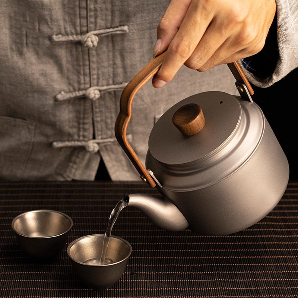 Pure Titanium Tea Kettle, 99.9% Titanium Metal Teapot with Wooden Handle, Camping Boiling Water Kettle, Healthy Tea Infuser, 1L