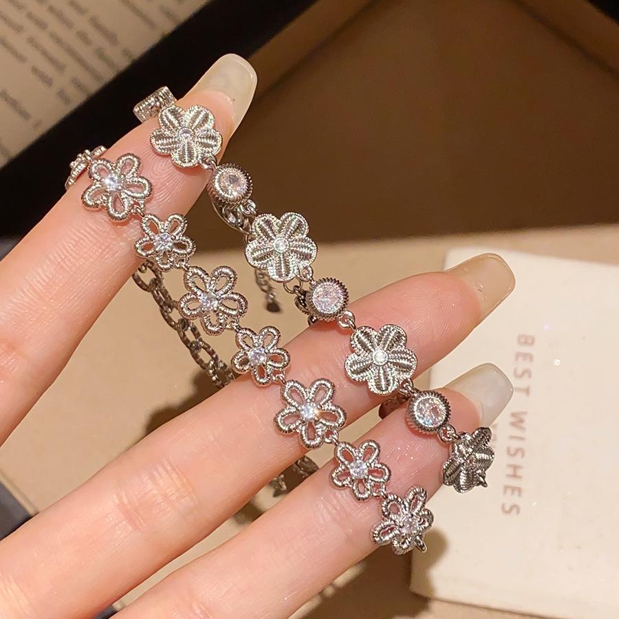 Korean Style Zircon Flower Bracelet: Silver Star Adornment, Simple & Elegant Design, Light Luxury Women's Hand Jewelry
