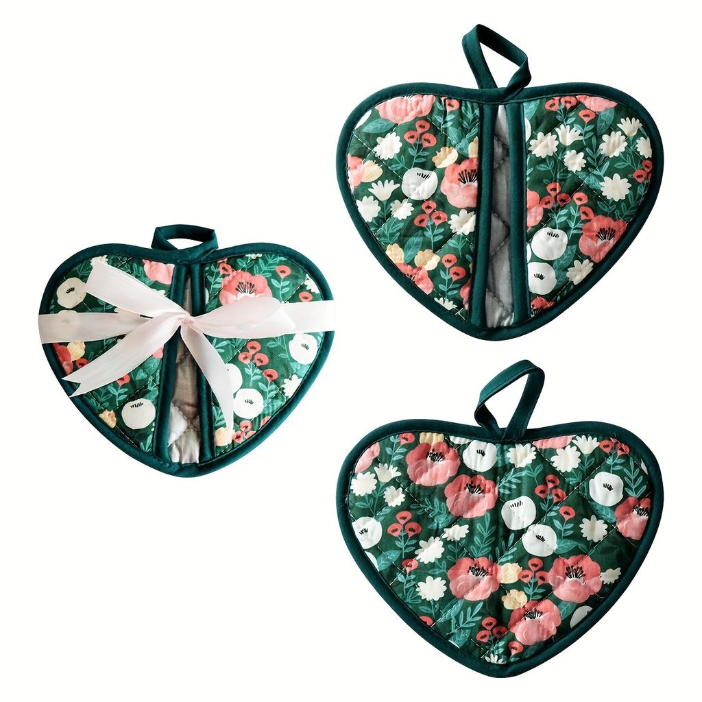 1 Pcs Heart Shaped Heat Resistant Pads Packaged with a Ribbon.These Thick Fabric Mats Feature a Vintage Floral Print