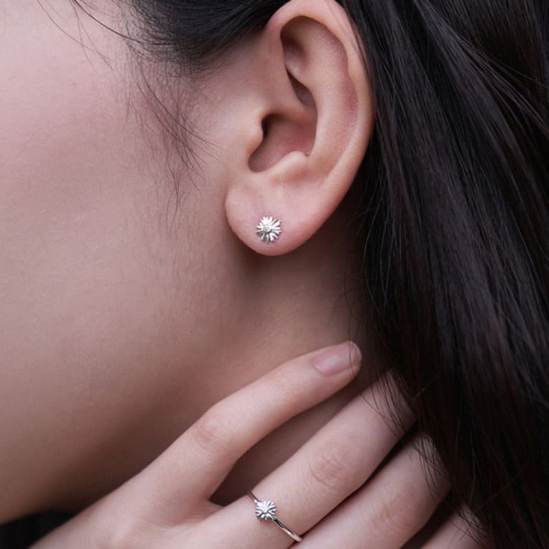 ANOTHER CELL Serene Floret Earring