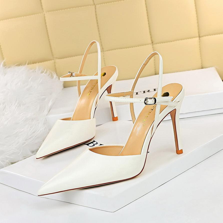 221-3 sandals this style is sold out and will not be replenished 34 белый 4273₽