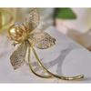 Broche Casual Meier, cobre banhado a ouro incrustado com pino de zircônia, corsage de pérola barroca, suporte vazio
