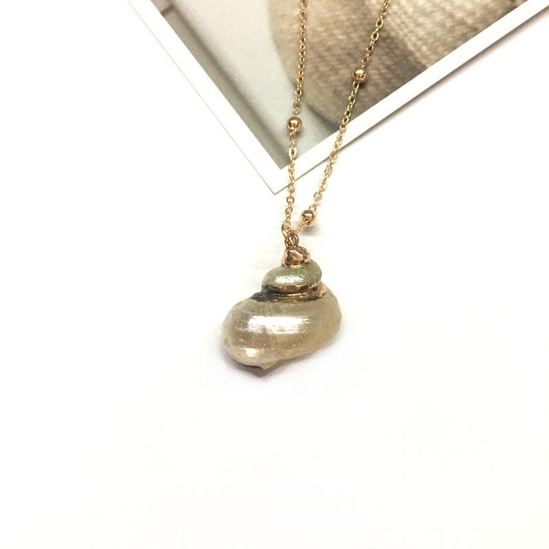 Natural Gold-Plated Conch Pendant Necklace - Colorful Shell & Clavicle Design