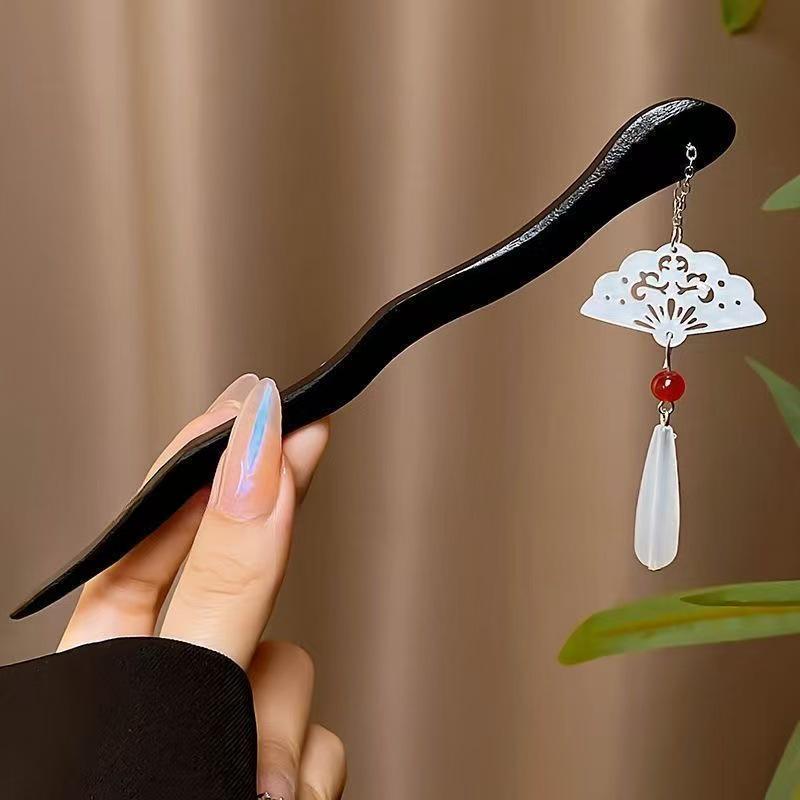 Sandalwood Women's Hairpin: Elegant Modern-Chinese Style Wooden Updo Stick