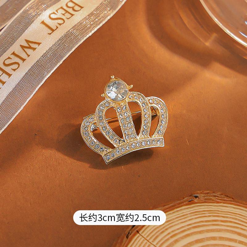 

Высококлассная нишевая брошь-корона женская в стиле маленького аромата, из сплава, корсаж, универсальная, с жемчугом и стразами, высококлассные аксессуары Иу