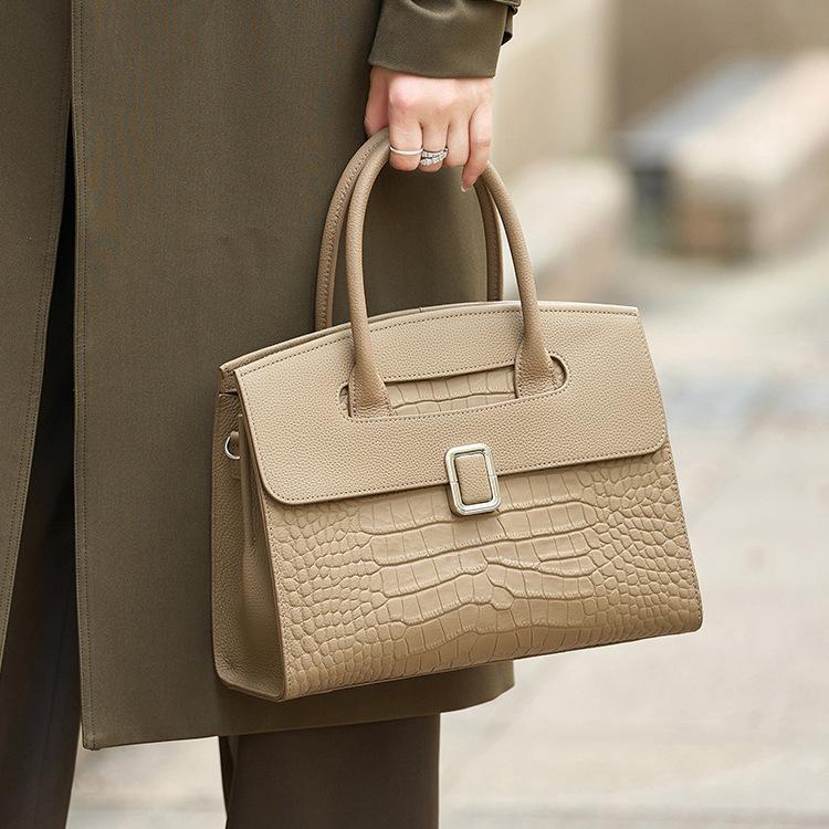 Spring Women's Commuter Crossbody Bag, High-end Feel, Large Capacity, Women's Genuine Leather Single-shoulder Tote Bag