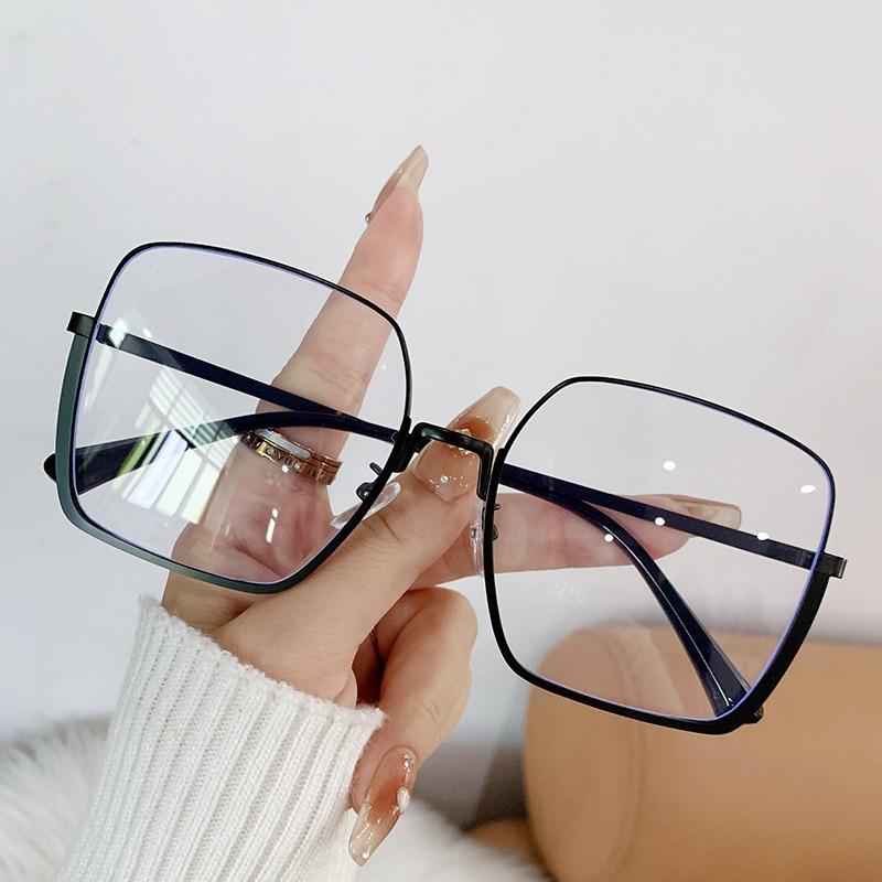 Vintage Anti Blue Light Glasses for Women Fashion Large Frame Metal Eyewear No Degree Glasses Frame Computer Goggles