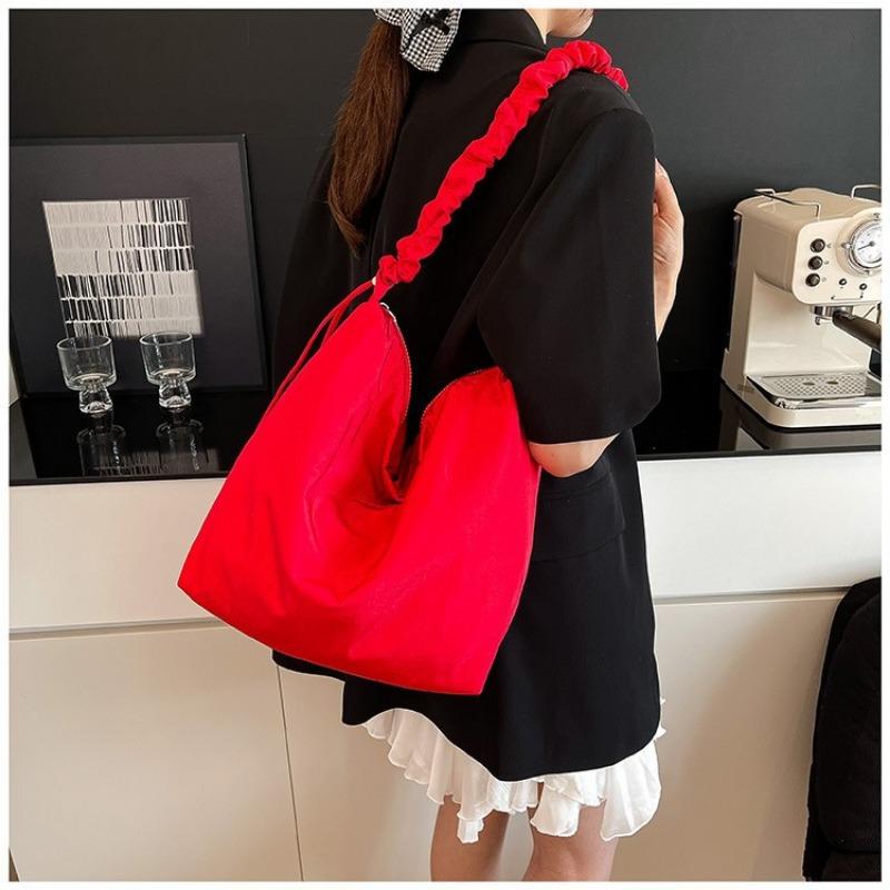 Canvas Bag Women's Large-capacity New Summer Simple Versatile Messenger Bag Pleated College Student Tote Bag