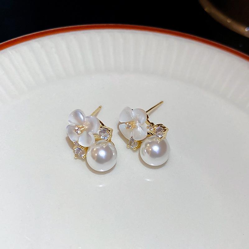 Cold wind super flash zircon snowflake fireworks stud earrings temperament versatile earrings earrings