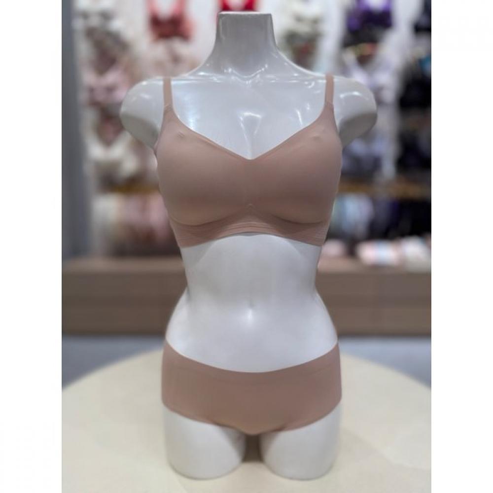 Комплект: Бежевый бесшовный бюстгальтер без косточек Triumph No Wire Bridge Bra и трусы No Line  Tewbr611tewbp611be M/90