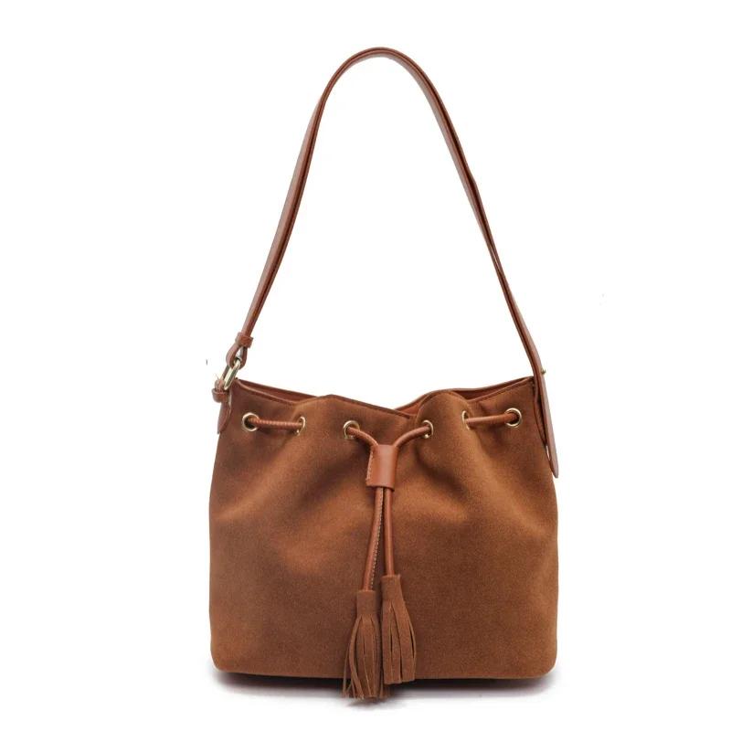 

Вінтажна жіноча сумка в стилі модної текстури. Багатофункціональна осіння сумка через плече коричневий