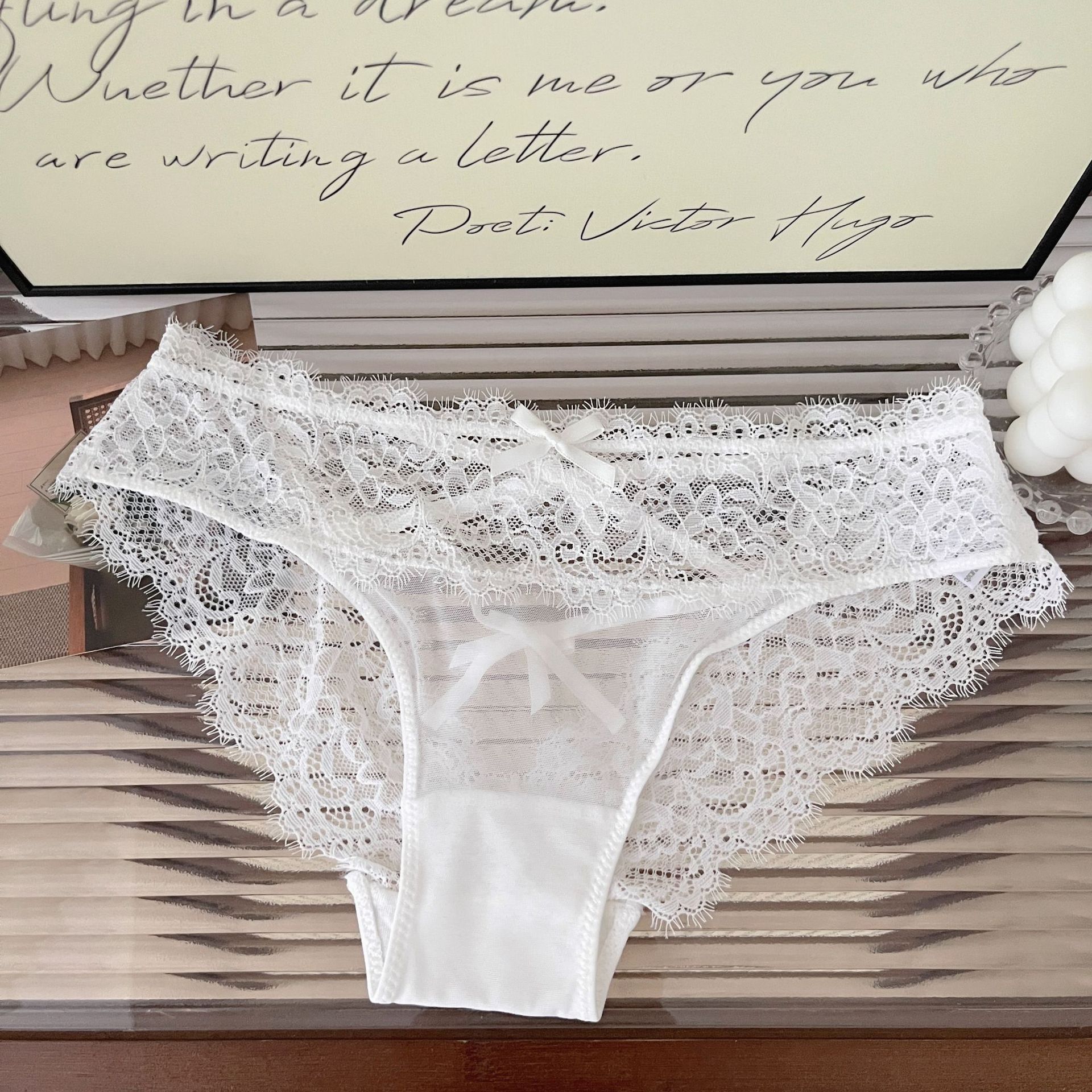 

Сексуальное кружевное нижнее белье для женщин, тонкие прозрачные однотонные трусики-бикини с тонкими бретельками и крестиком, женские трусики с низкой талией one size белый