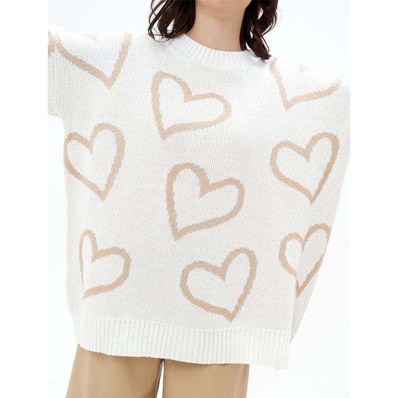 Женские зимние вязаные свитера с круглым вырезом и принтом в виде сердца — фото 8