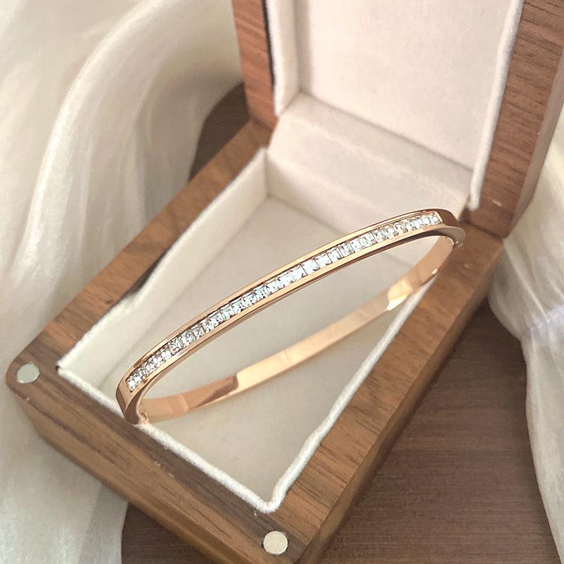 18k Rose Gold Diamond Buckle Bracelet - Korean Stylish Design, High-End Jewelry