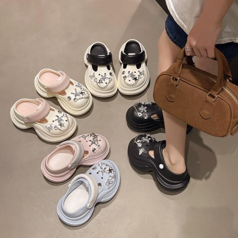 Baotou sandals for women to wear outside in summer, muffin soles, hole shoes, non-slip and breathable, big head, high heel, and small women's shoes.