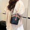 Retro Ethnic Style Embroidered Women's Shoulder Bags Soft PU Casual Ladies Messenger Bags Commuter Texture Women's Crossbody Bag for Mother's Day Gift